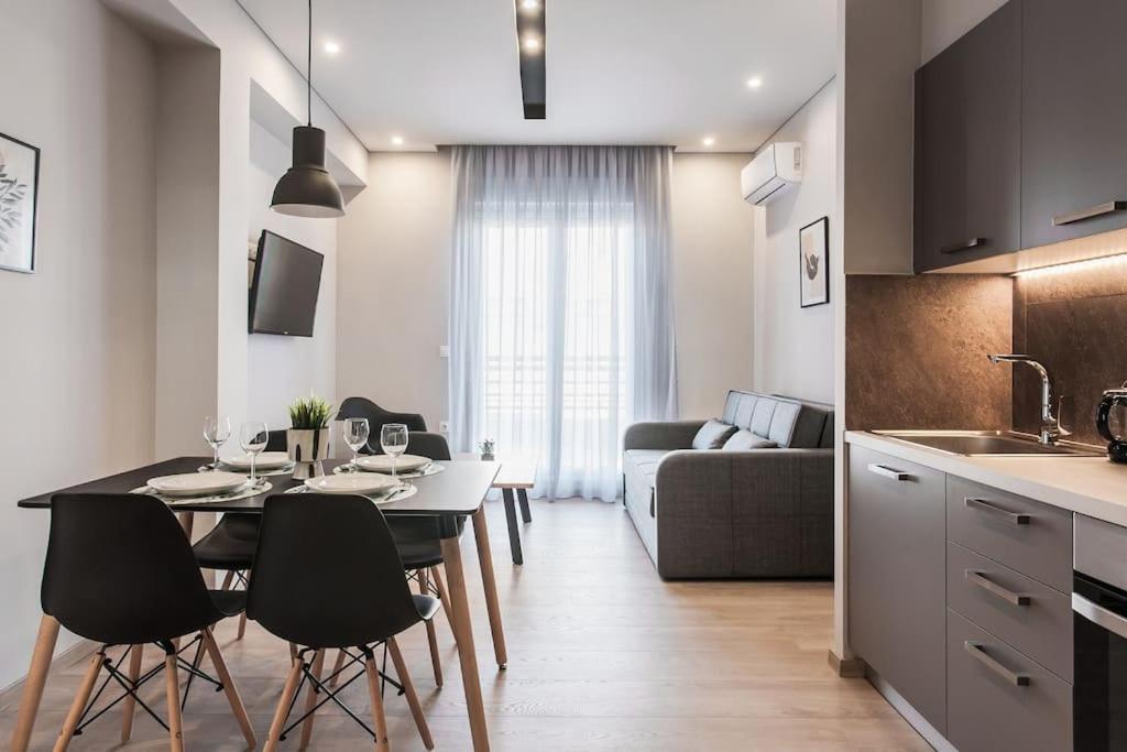 Piraeus Deluxe 2Bdr Apt - Near Metro And Port Esterno foto