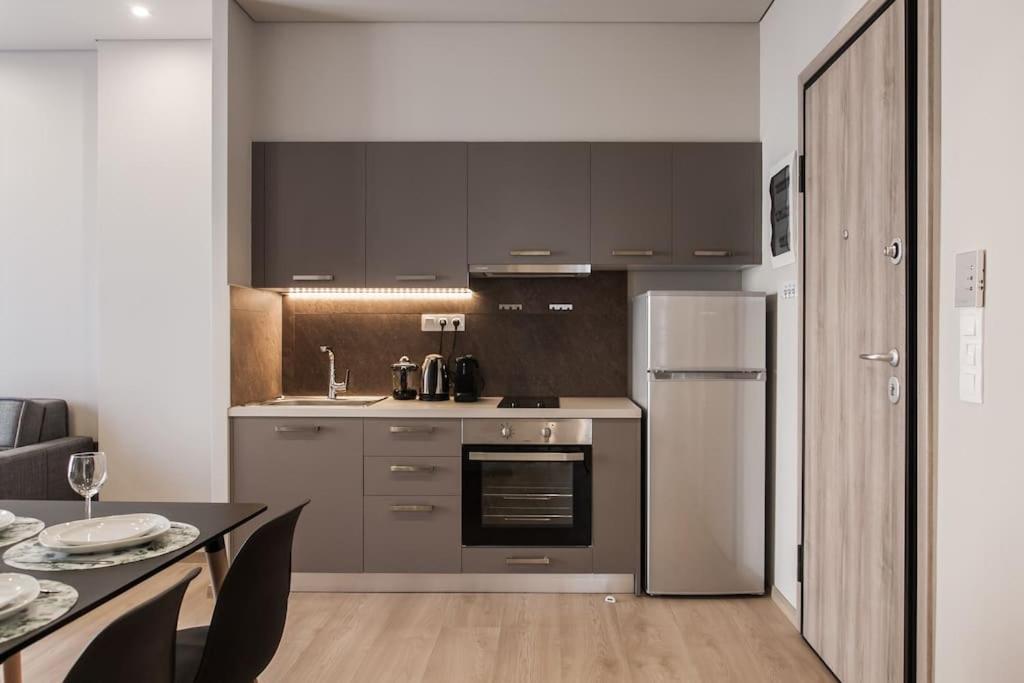 Piraeus Deluxe 2Bdr Apt - Near Metro And Port Esterno foto