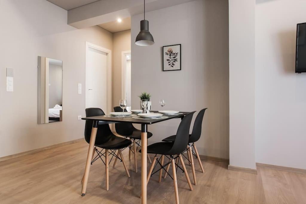 Piraeus Deluxe 2Bdr Apt - Near Metro And Port Esterno foto