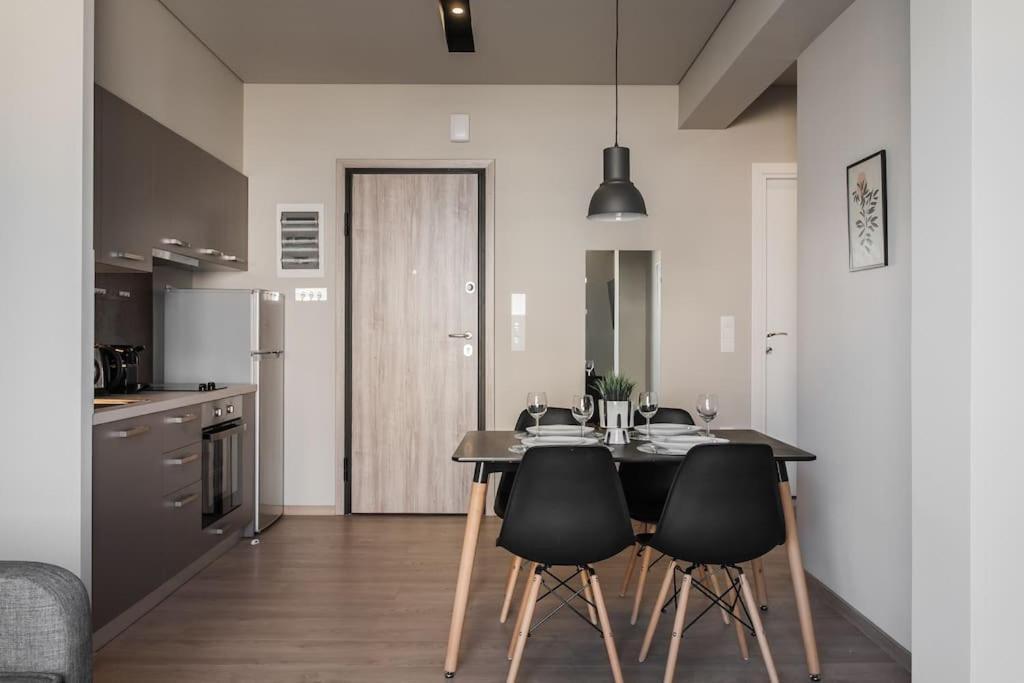 Piraeus Deluxe 2Bdr Apt - Near Metro And Port Esterno foto